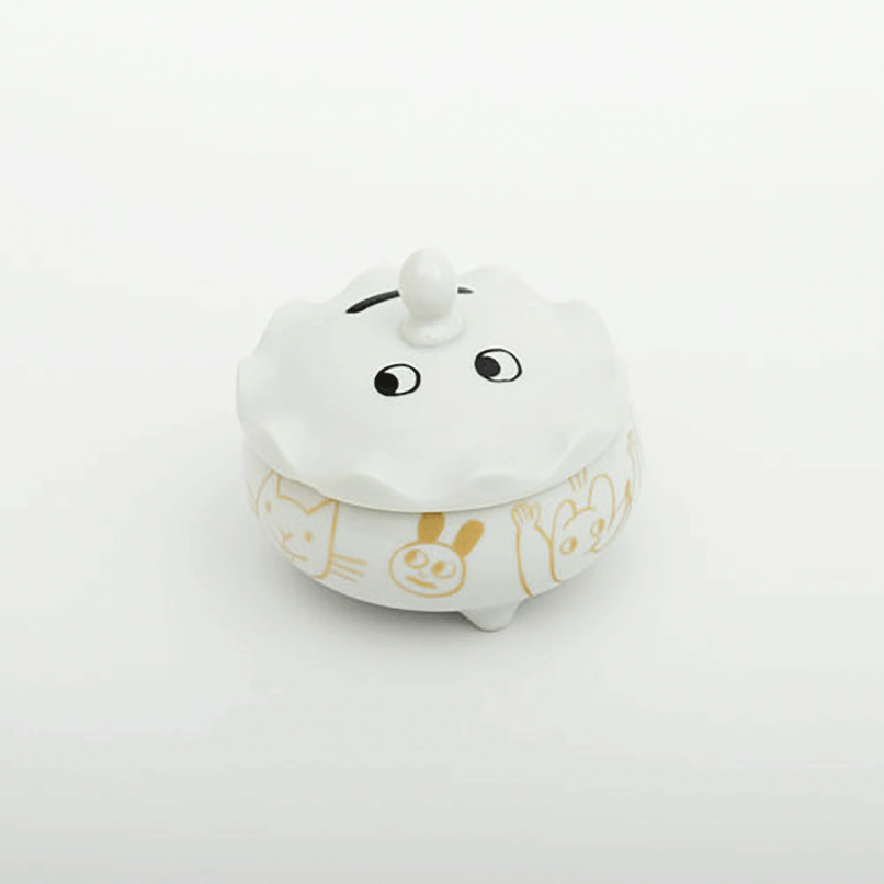 NAGAE Porcelain with lettering and drawing designed by Carolin Loebbert