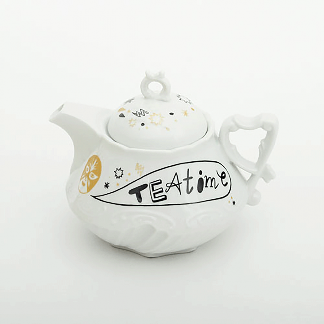 NAGAE Porcelain with lettering and drawing designed by Carolin Loebbert